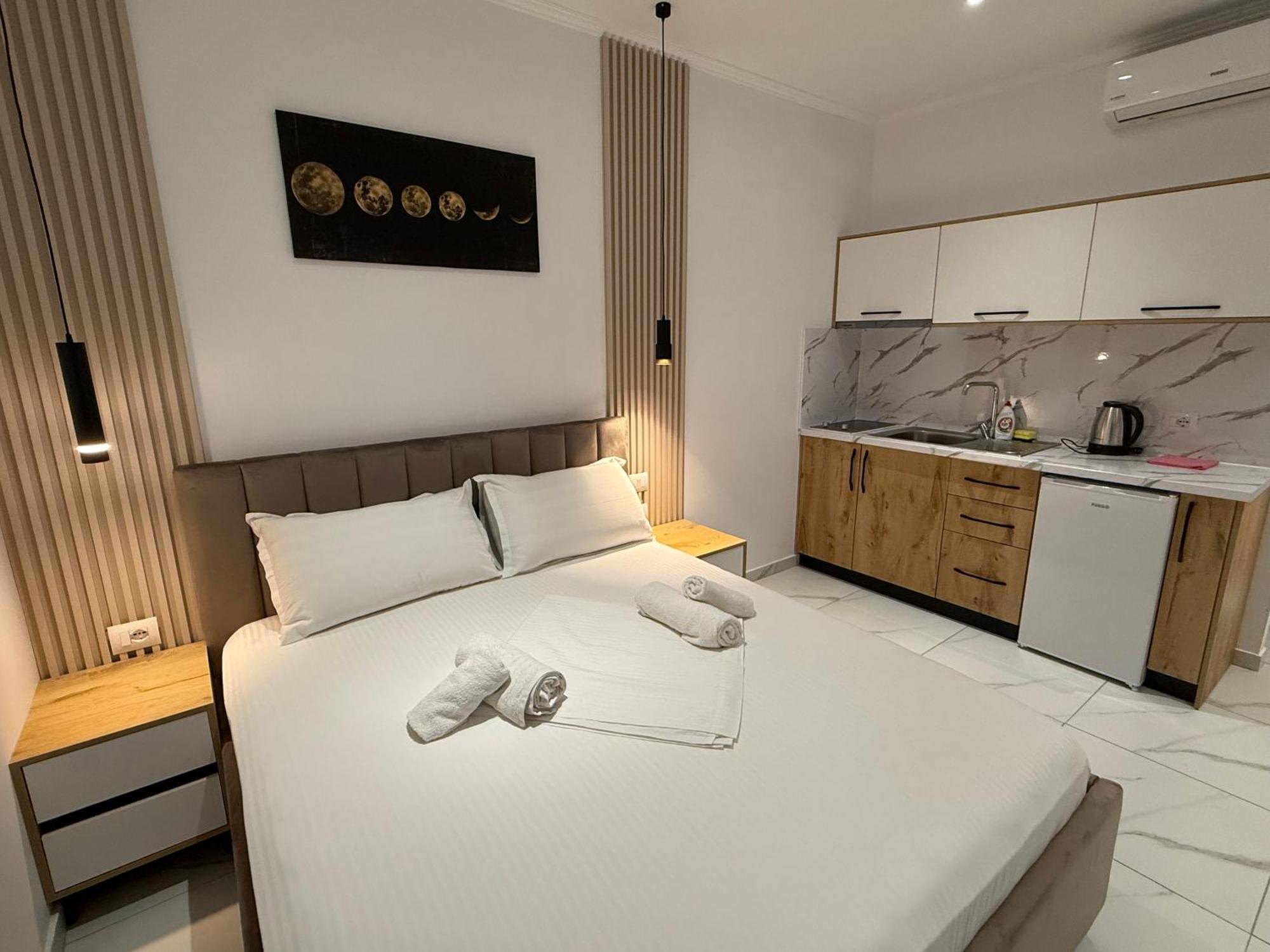 Full Moon Apartments Ксамил Екстериор снимка