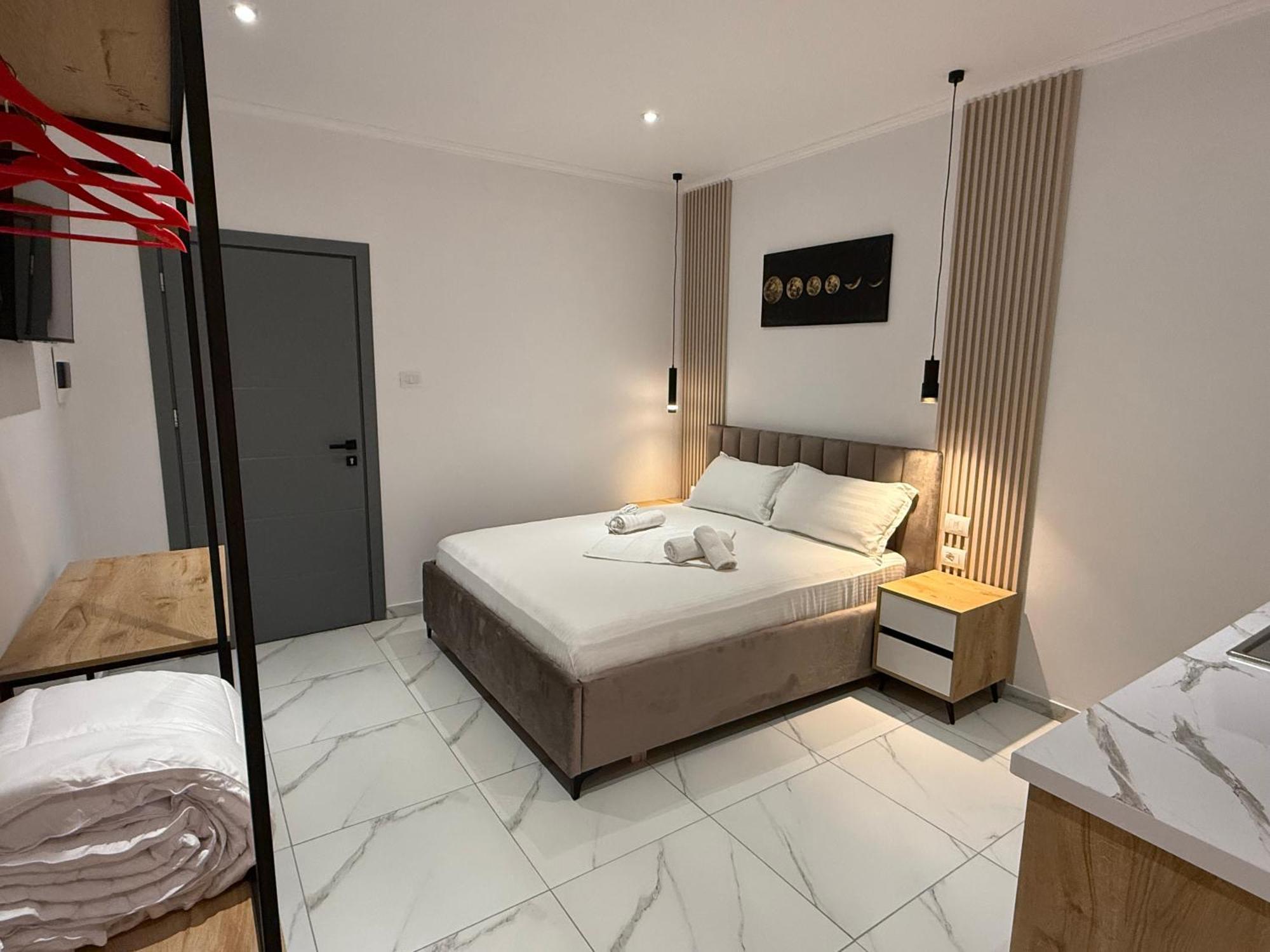 Full Moon Apartments Ксамил Екстериор снимка
